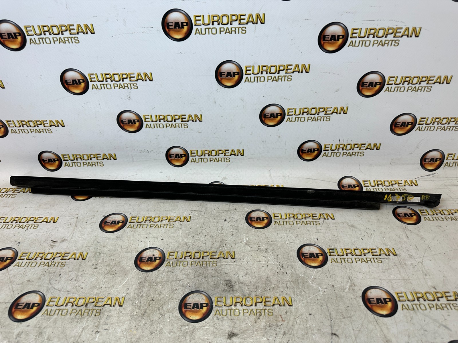 2016-2019 BMW 750i G12 RIGHT PASSENGER FRONT DOOR WINDOW TRIM MOLDING BLACK OEM