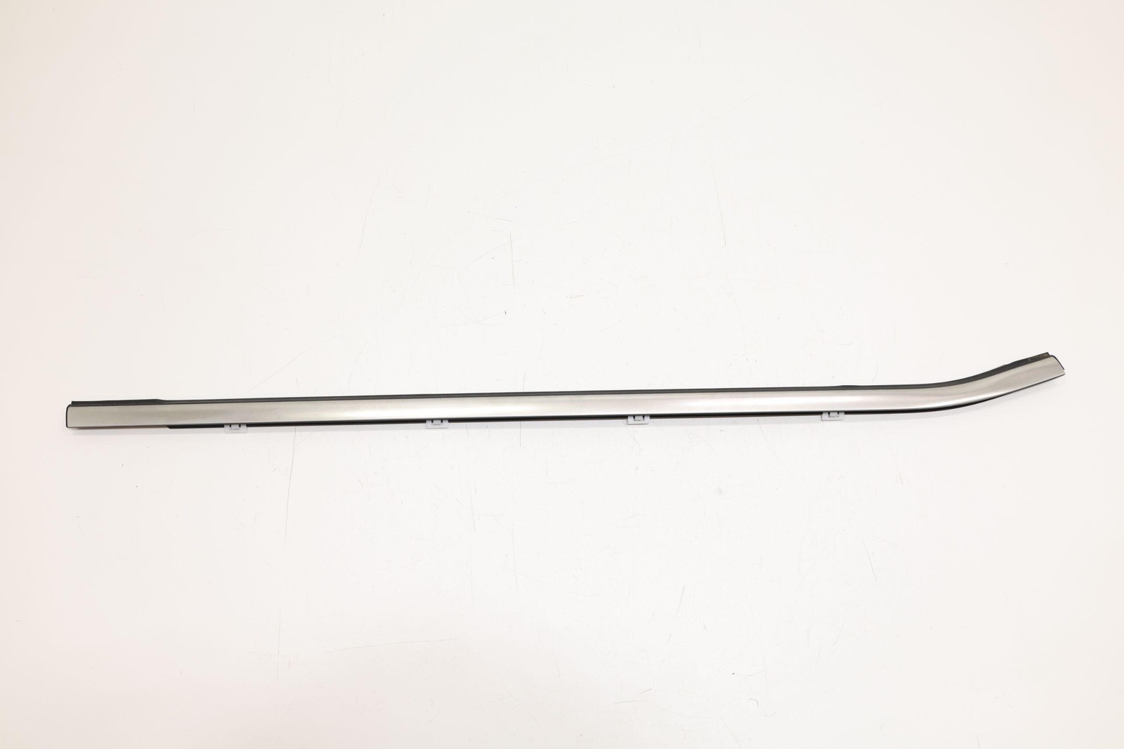 2023 – 2026 KIA SPORTAGE FRONT RIGHT PASSENGER SIDE DOOR WINDOW BELT MOLDING OEM