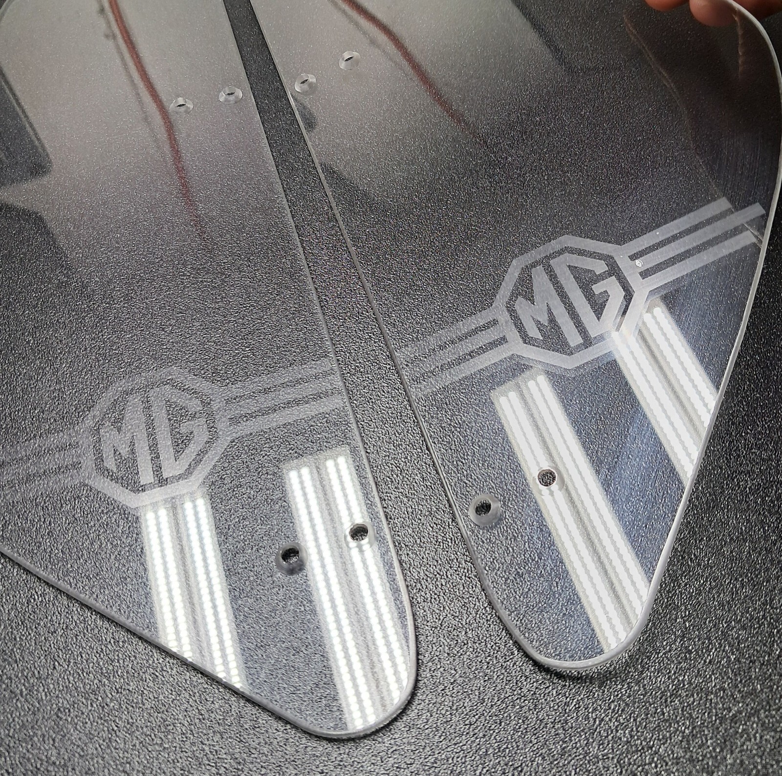 MG MGA 1955-1962 REPLACEMENT WIND WING SET *CLEAR* WITH ENGRAVED MG STRIPE LOGO