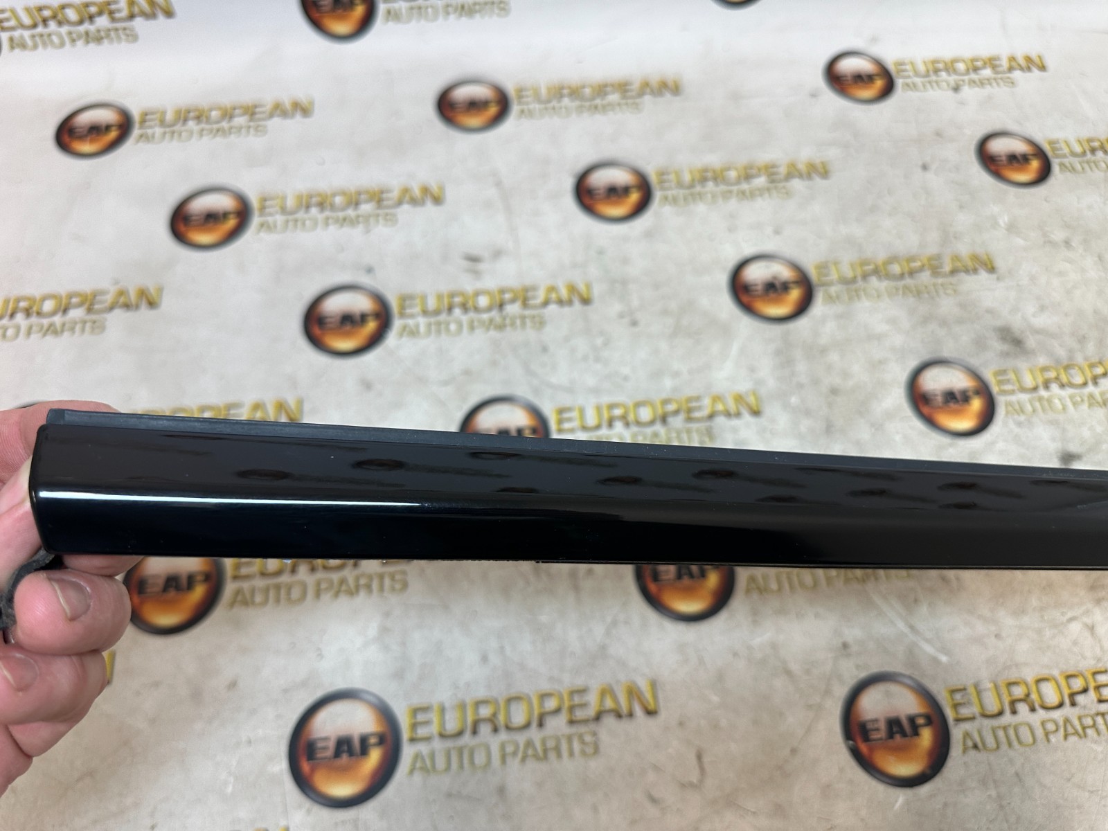 2016-2019 BMW 750i G12 RIGHT PASSENGER FRONT DOOR WINDOW TRIM MOLDING BLACK OEM