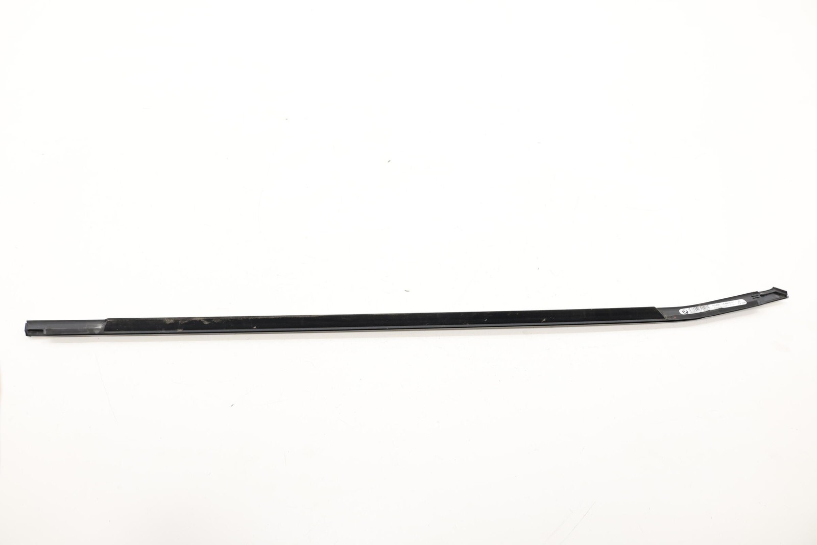 2018 – 2023 BMW X2 F39 FRONT LEFT SIDE DOOR WINDOW BELT MOLDING WEATHERSTRIP OEM