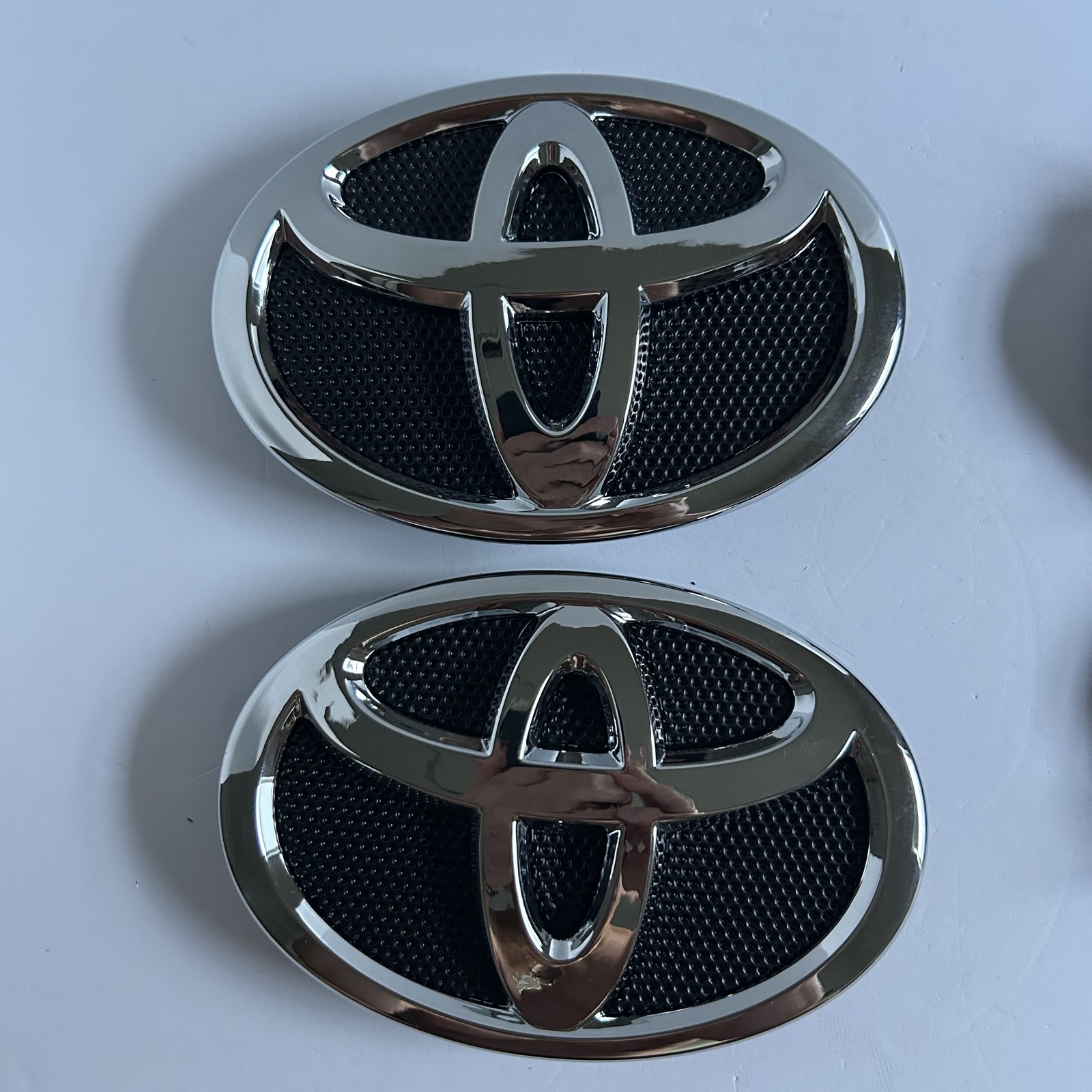 Front Grille Emblem for Toyota Camry LE SE XLE 2009 2010 20011 6Gen dmg