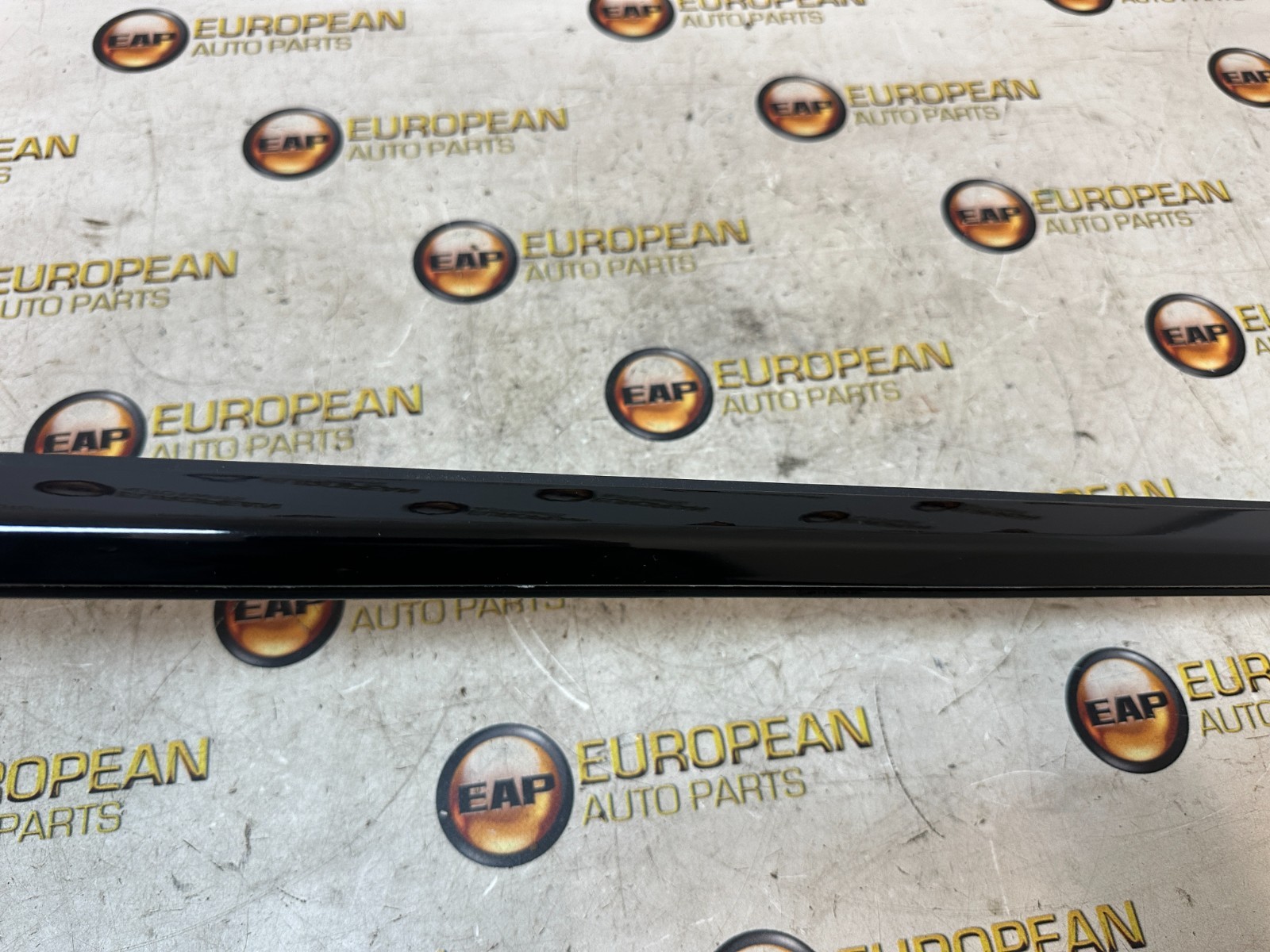 2016-2019 BMW 750i G12 RIGHT PASSENGER FRONT DOOR WINDOW TRIM MOLDING BLACK OEM