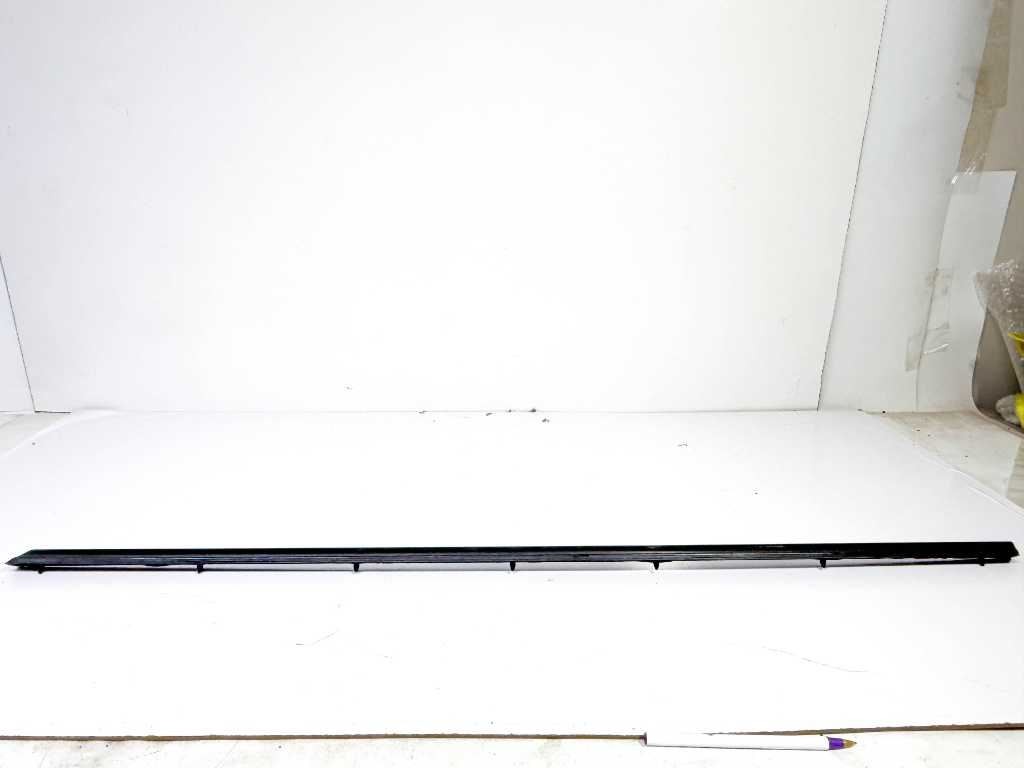 66-72 Mercedes W108 W109 LWB Rear Left Center Chrome Door Molding 1097301780