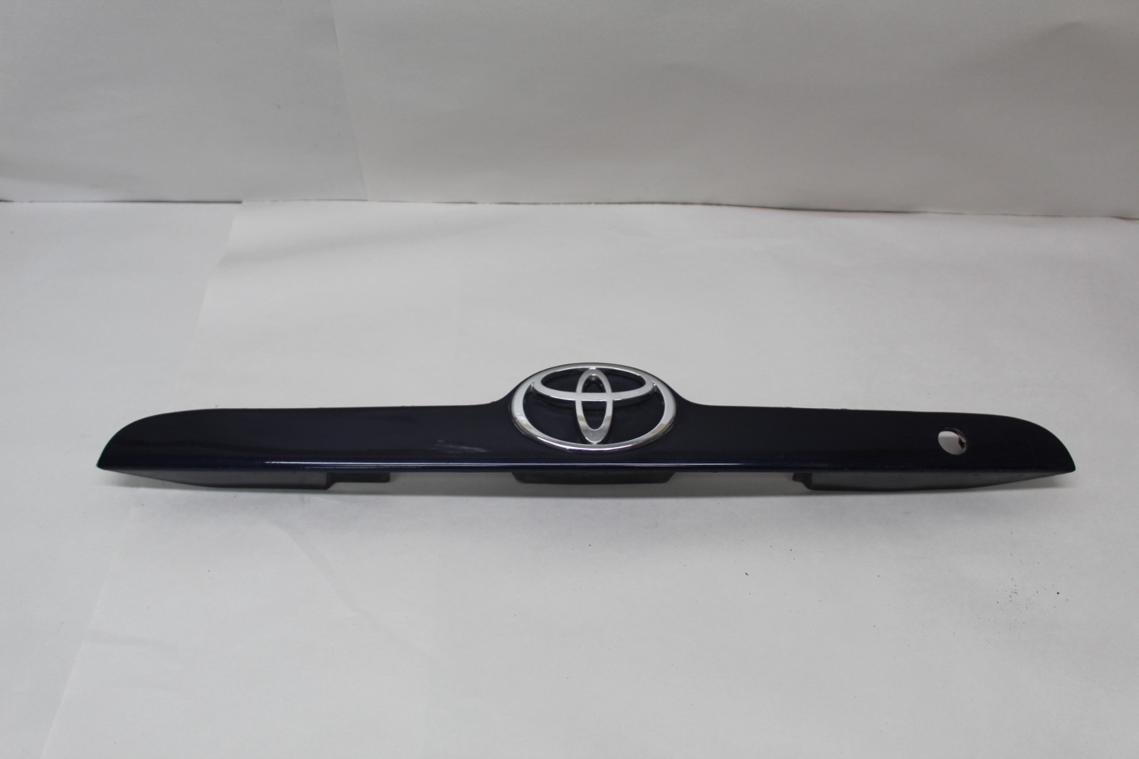 2003 2004 2005 2006 2007 2008 TOYOTA COROLLA TRUNK MOLDING HANDLE OEM BLUE