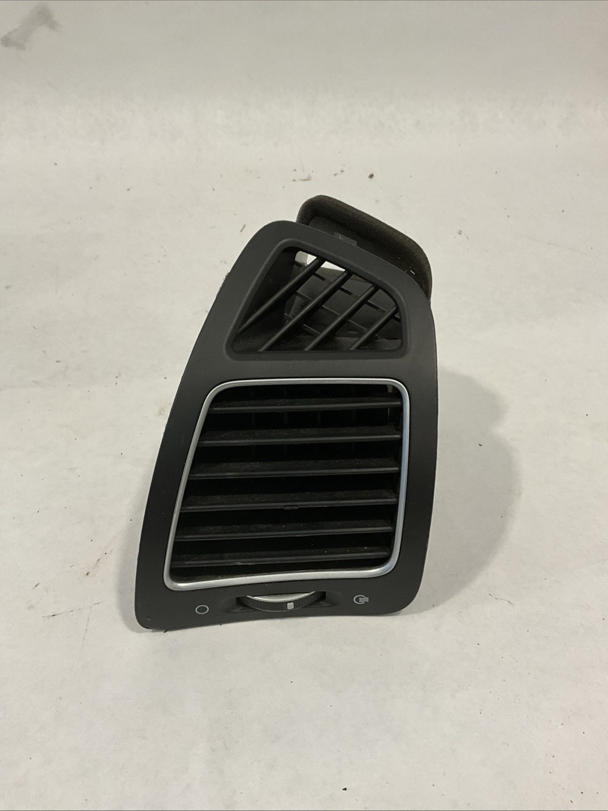2014 Kia Sorento Dash Vents Set of 4 Assembly Black and Silver Tested OEM