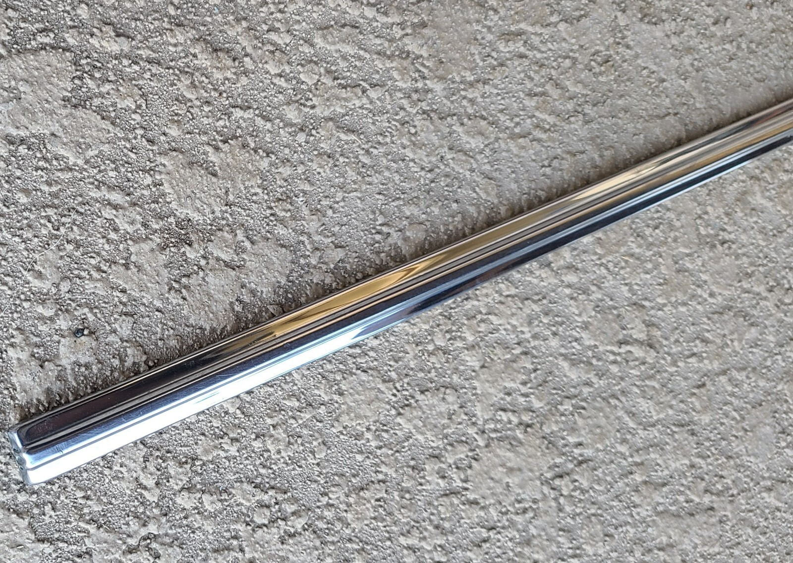73 – 76 CADILLAC COUPE DeVILLE ORIGINAL FRONT FENDER SIDE SPEAR TRIM