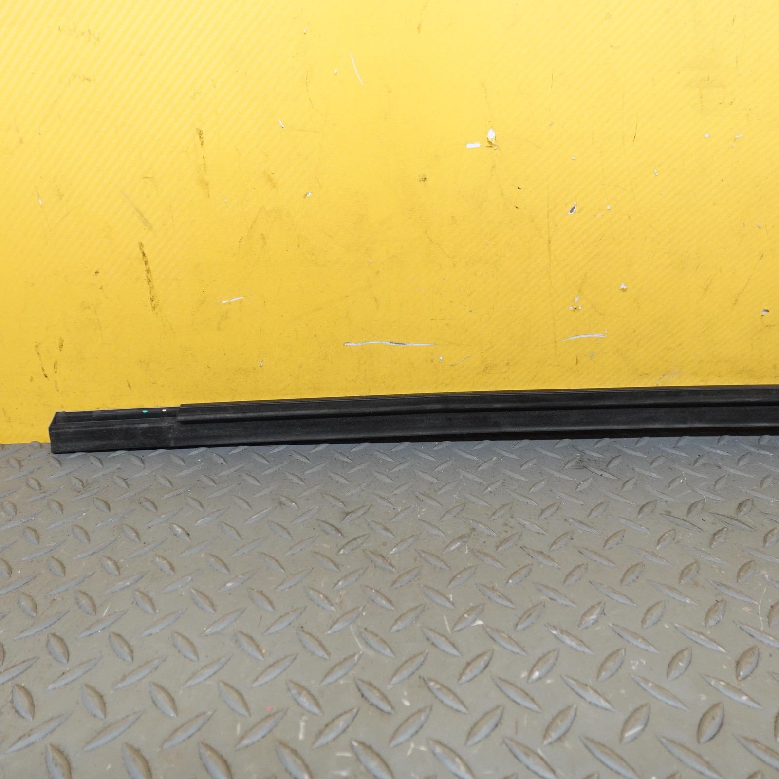 2016-2020 TESLA MODEL X FRONT RIGHT PASSENGER SIDE DOOR WINDOW BELT MOLDING OEM