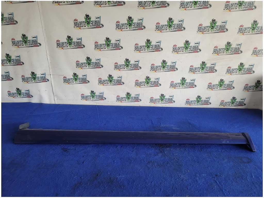 2013-2014 Ford Mustang GT Driver Lower Rocker Panel Molding Paint J4 2883