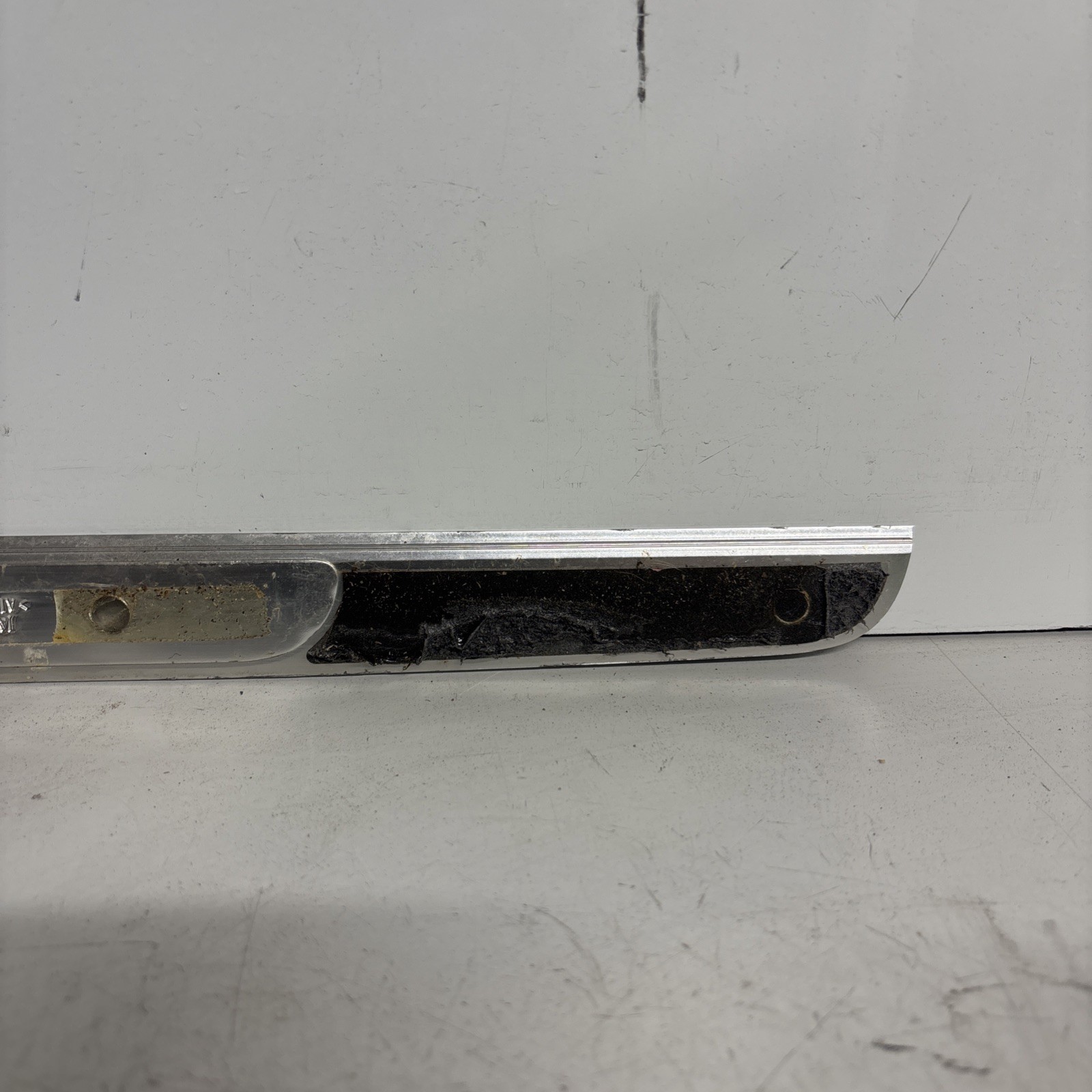 2004-05-06-07-08-2009 JAGUAR XJ8 XJ8L XJR VANDEN PLAS LEFT FRONT FLOOR MOLDING