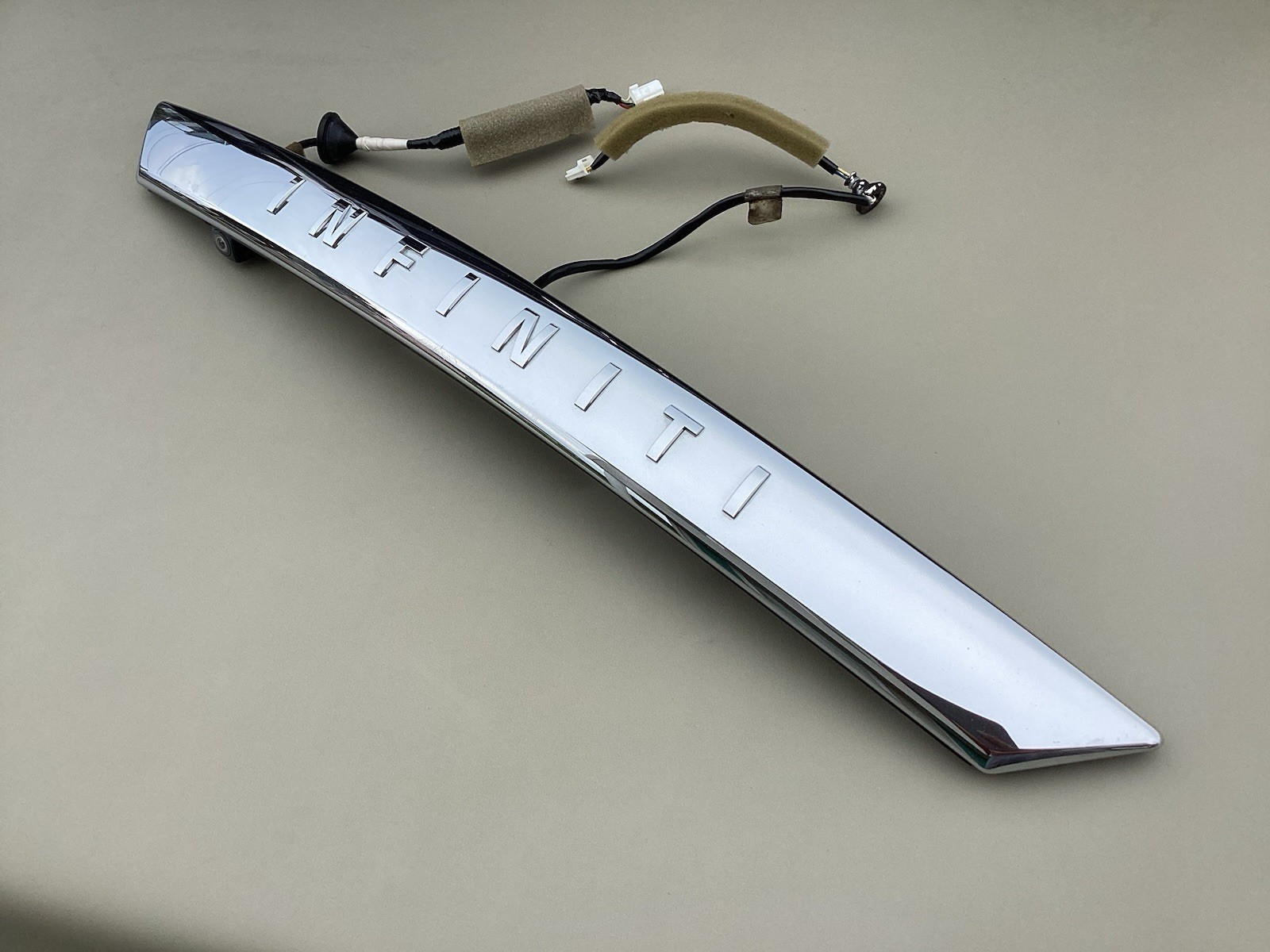2011-2017 Infiniti QX56 QX80 Liftgate Chrome Trim Molding With Camera OEM *