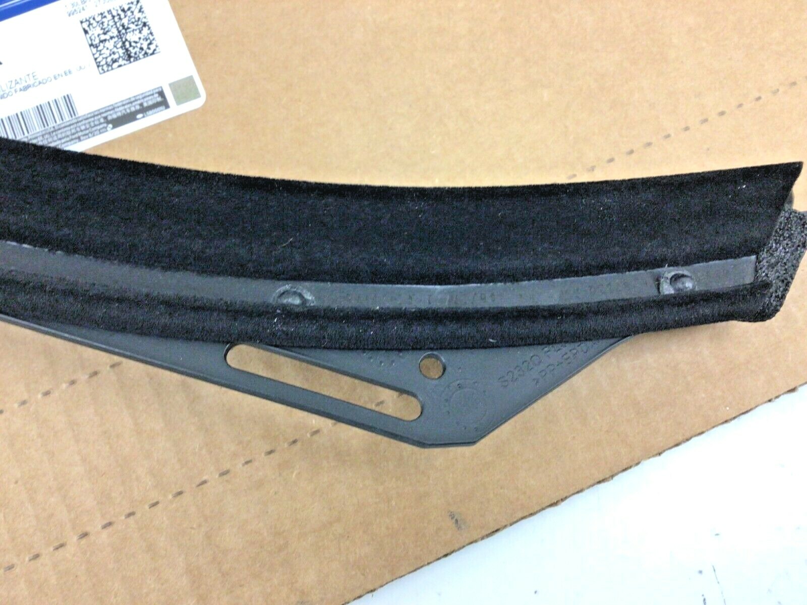Ford F-150 F-250 F-350 right hand rear Door Window Outer Belt Molding new OEM