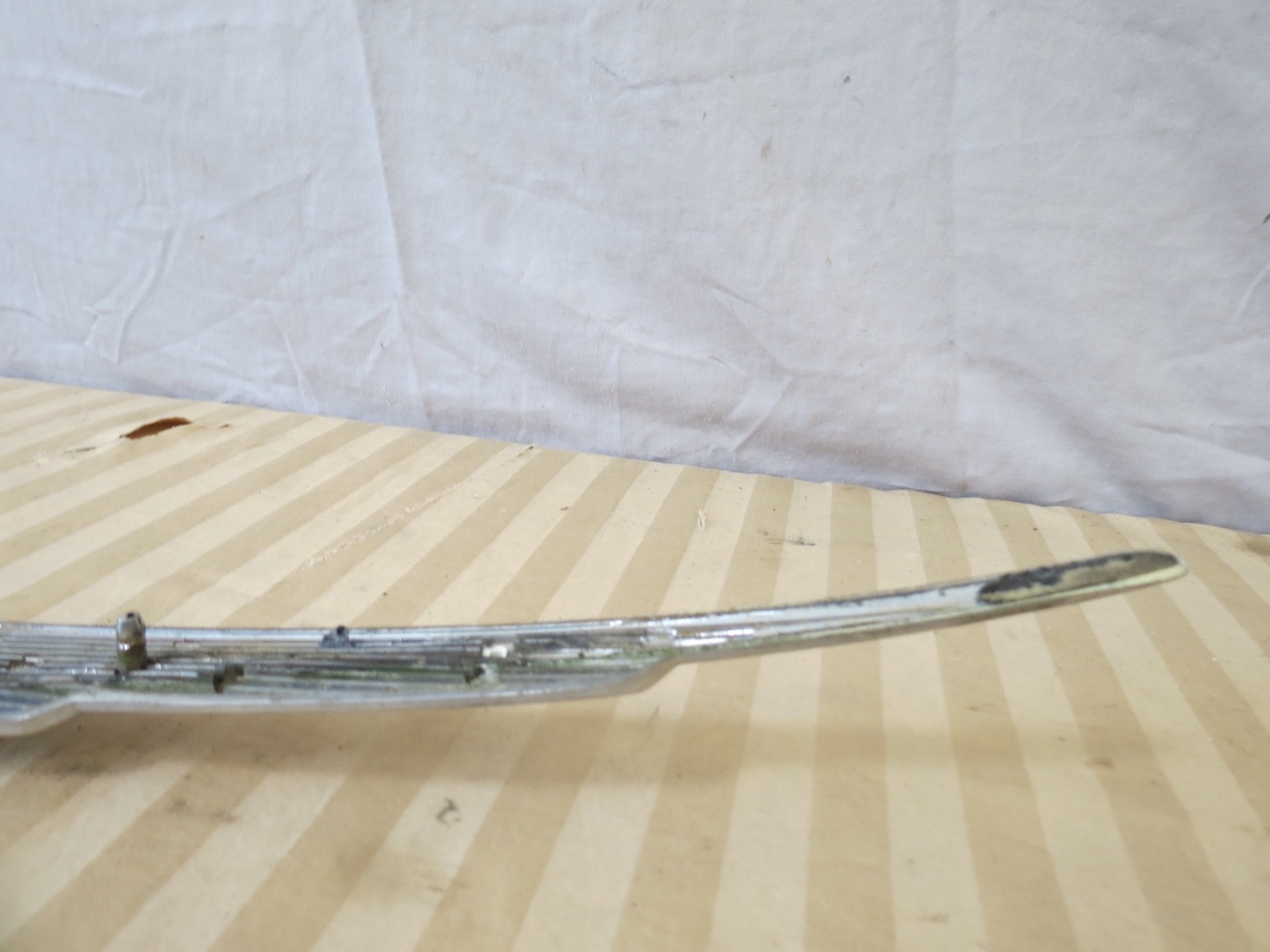 04-08 Chrysler Crossfire Front Hood Molding Trim Panel CENTER BAR Chrome OEM