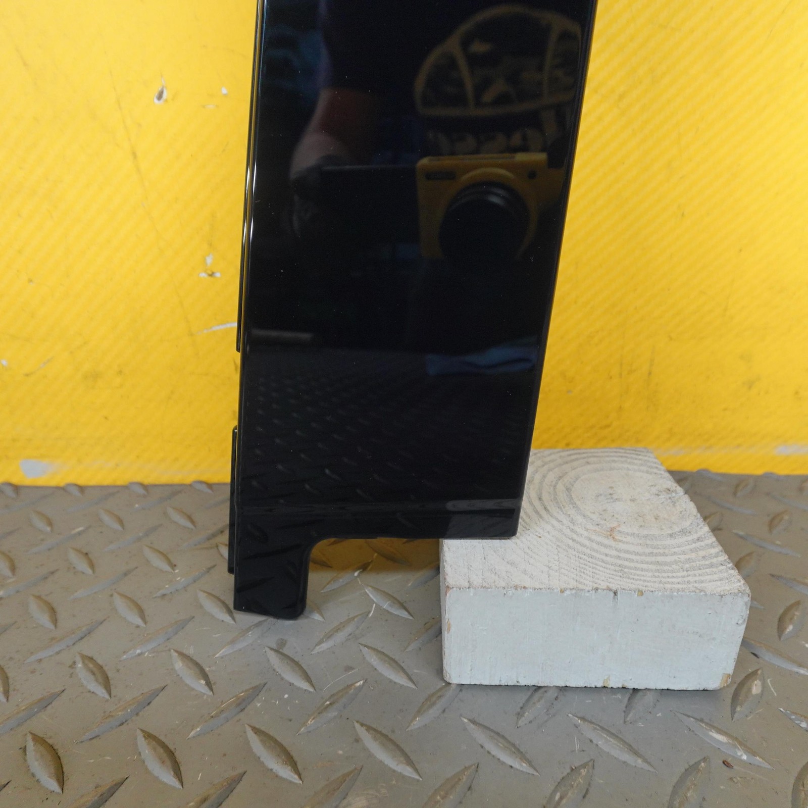 2018-2024 BUICK ENCLAVE FRONT LEFT SIDE DOOR WINDOW APPLIQUE MOLDING 84252225