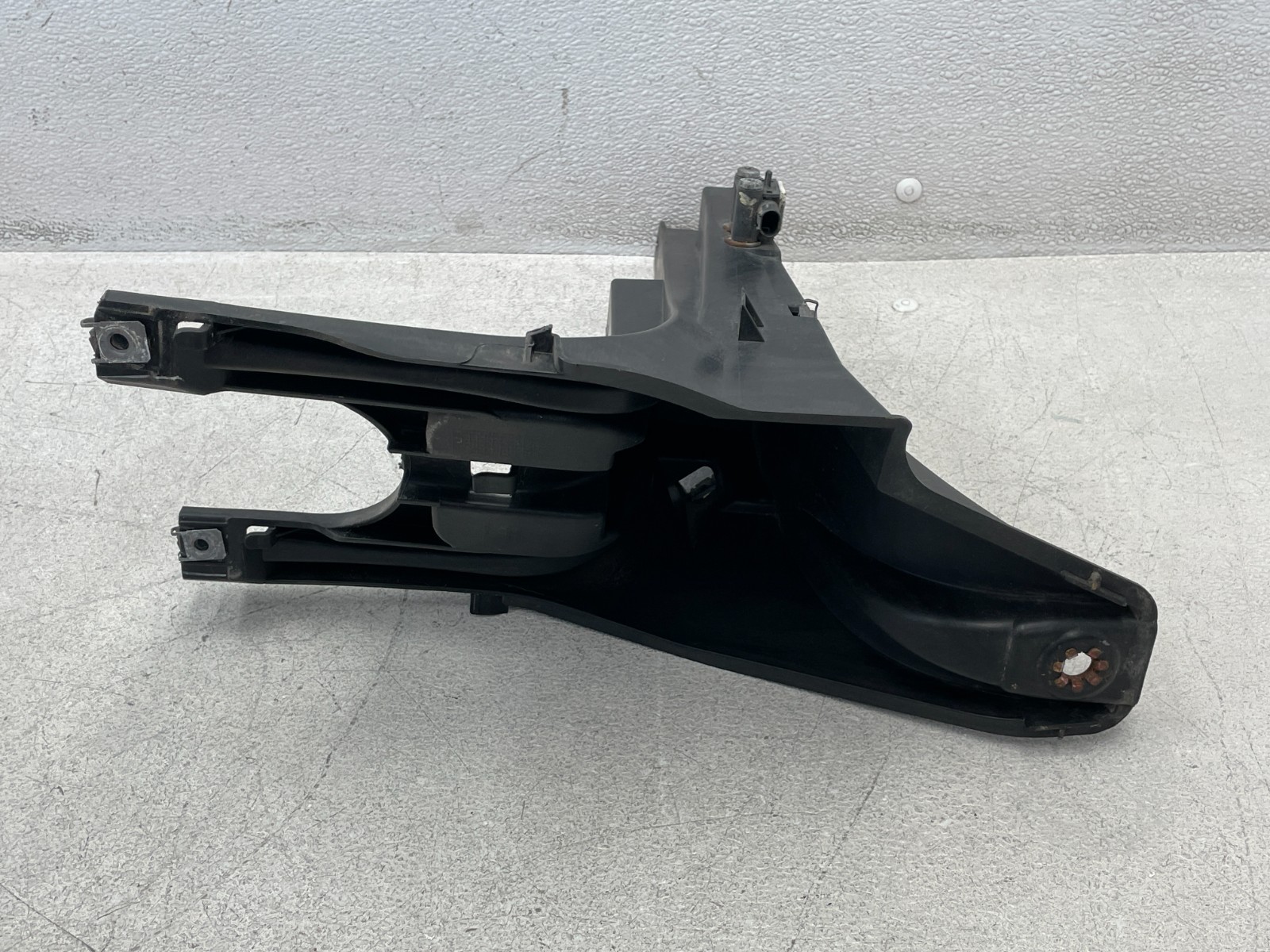 10 11 12 13 BMW X6 M Front Left Driver Lower Headlight Mount Bracket 1632 OEM