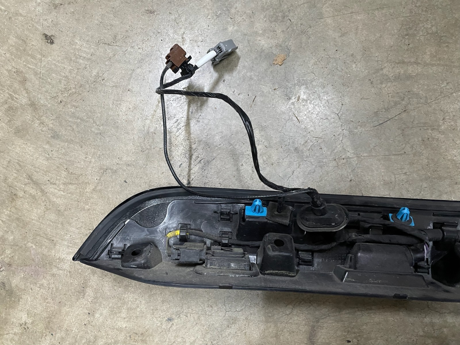 2020 2021 2022 2023 2024 FORD EXPLORER REAR LIFTGATE MOLDING TRIM W/ CAMERA OEM