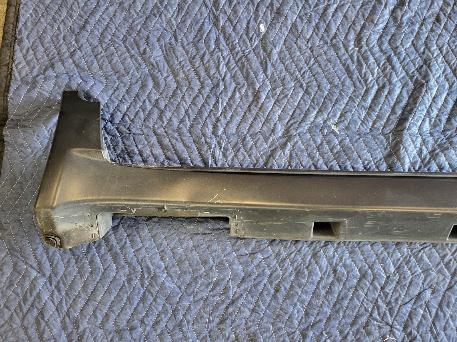 2013-2022 Buick Encore Left Driver Rocker Panel Skirt Molding OEM 95159928