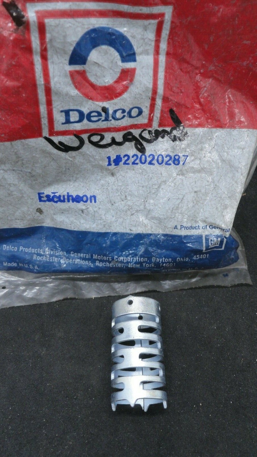 79-80 CADILLAC ELDORADO 80 SEVILLE RADIO ELECTRIC ANTENNA MOUNTING ESCUTCHEON