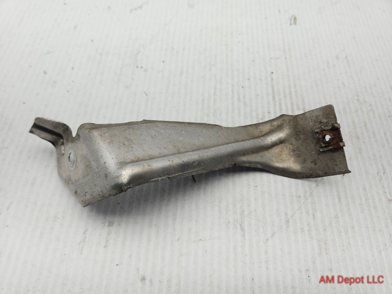 2009 BMW 135i 128i E82 E88 Right Fuel Tank Insulation Bracket 51487117374