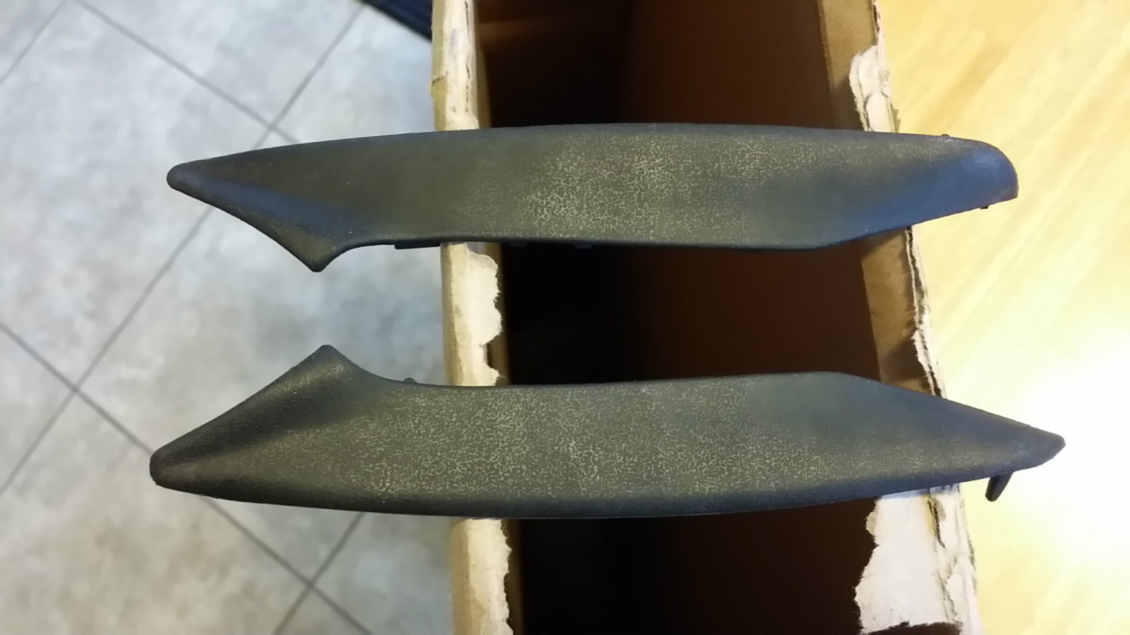 L&R Rubber Windshield Wiper Plastic Cowl End Side Pieces 04-08 F150 Lincoln NOS