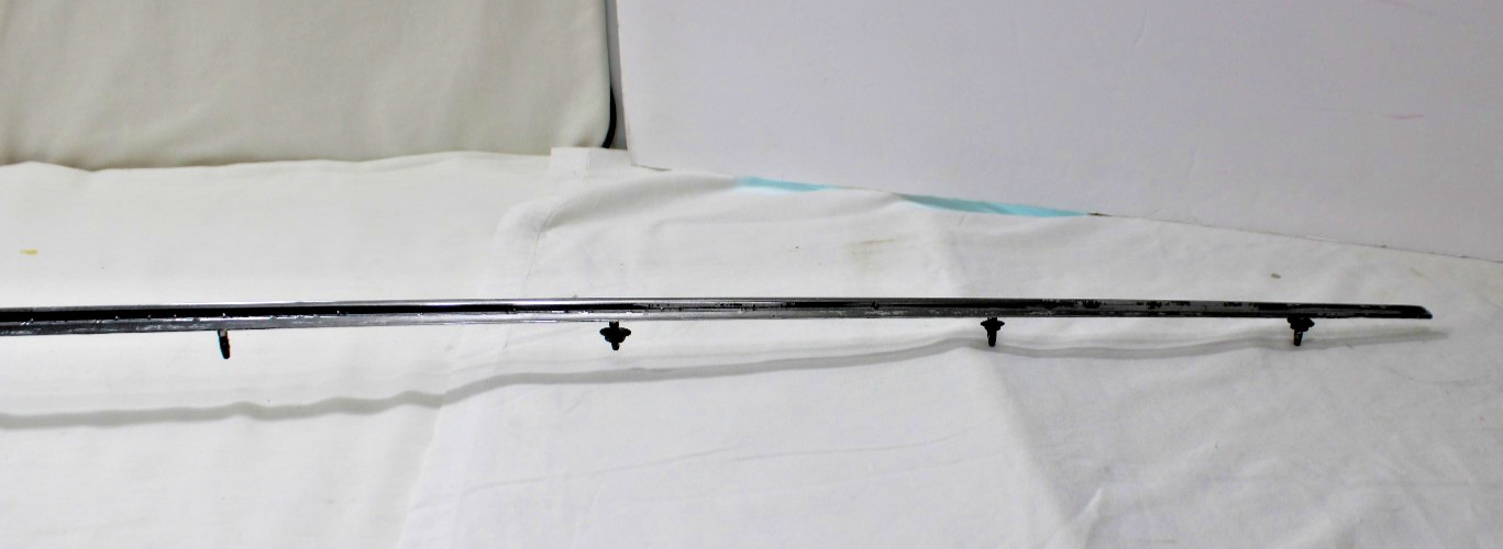 1967 BUICK SKYLARK FRONT CENTER HOOD SPEAR ORNAMENT