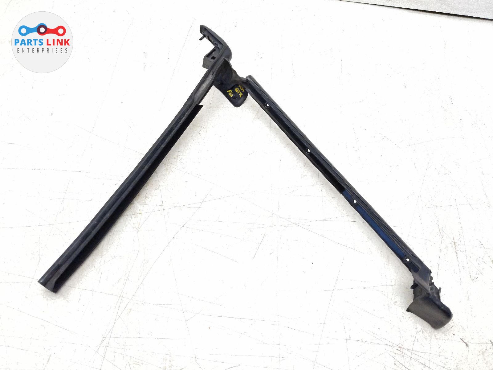 08-14 FERRARI CALIFORNIA REAR RIGHT TRIM BELT GLASS MOLDING QUARTER GASKET F149