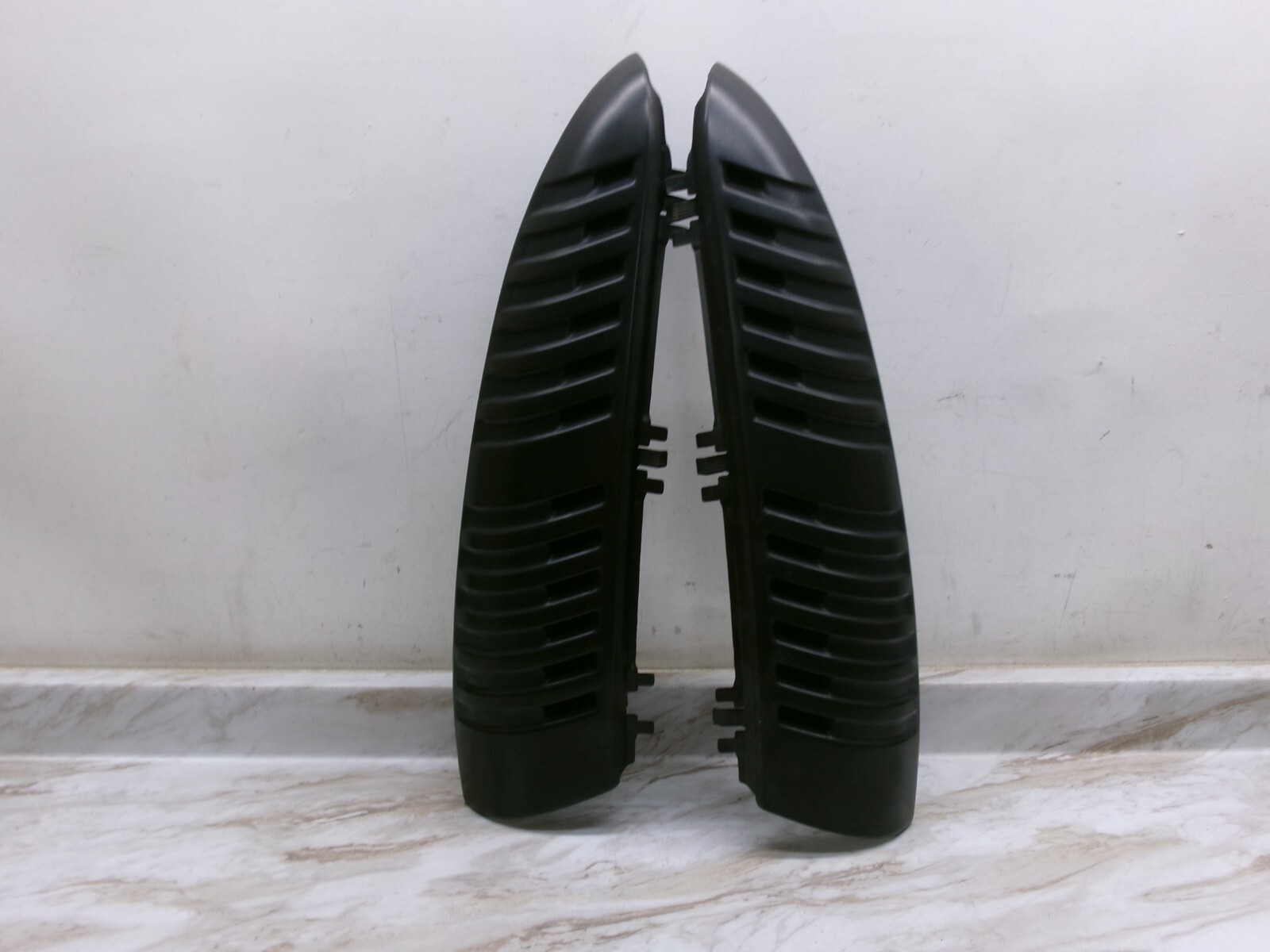 00-06 Yukon Tahoe Rear Left & Right Applique D Pillars Extension Moldings