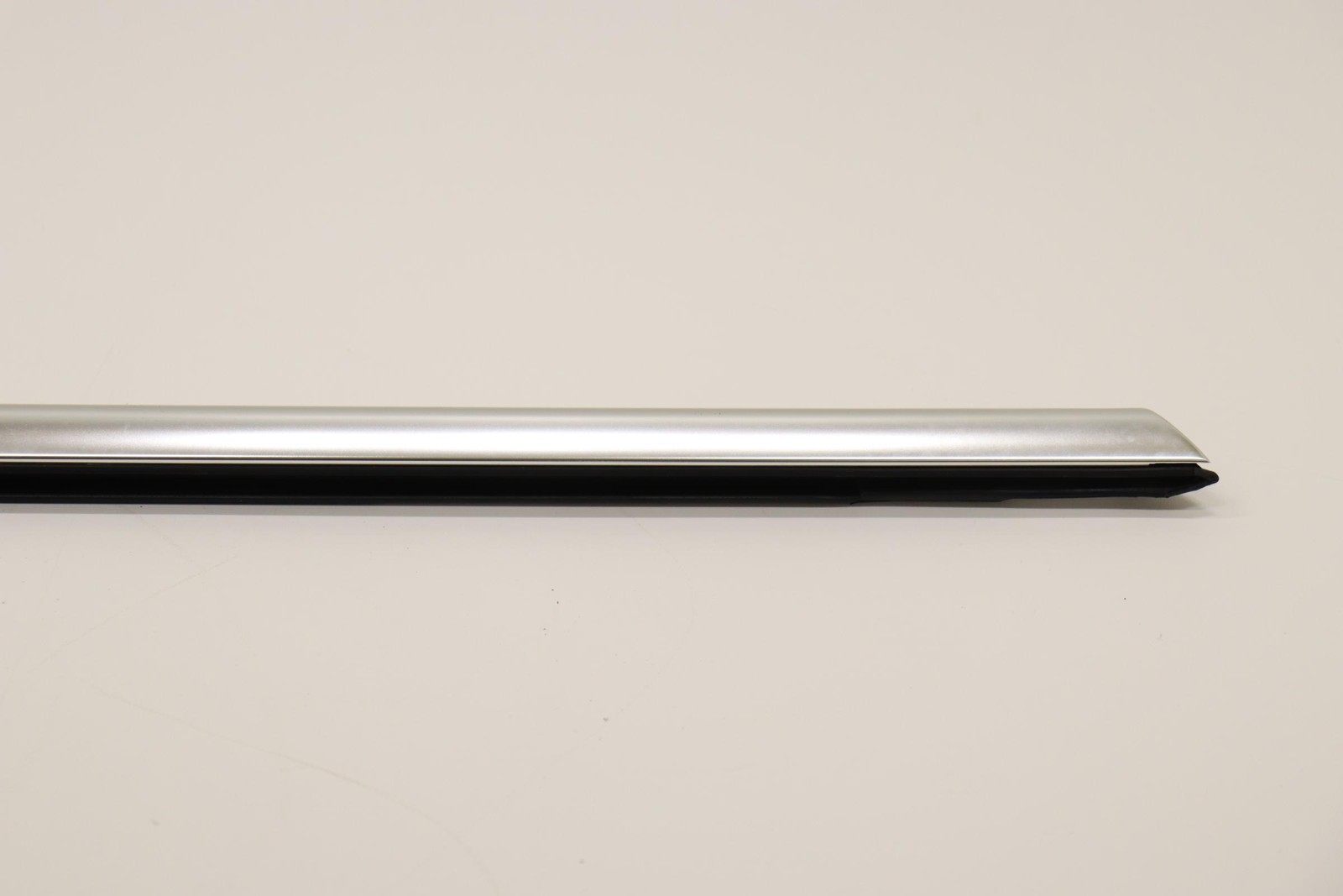2018 – 2025 ALFA ROMEO STELVIO FRONT RIGHT SIDE DOOR WINDOW BELT MOLDING OEM