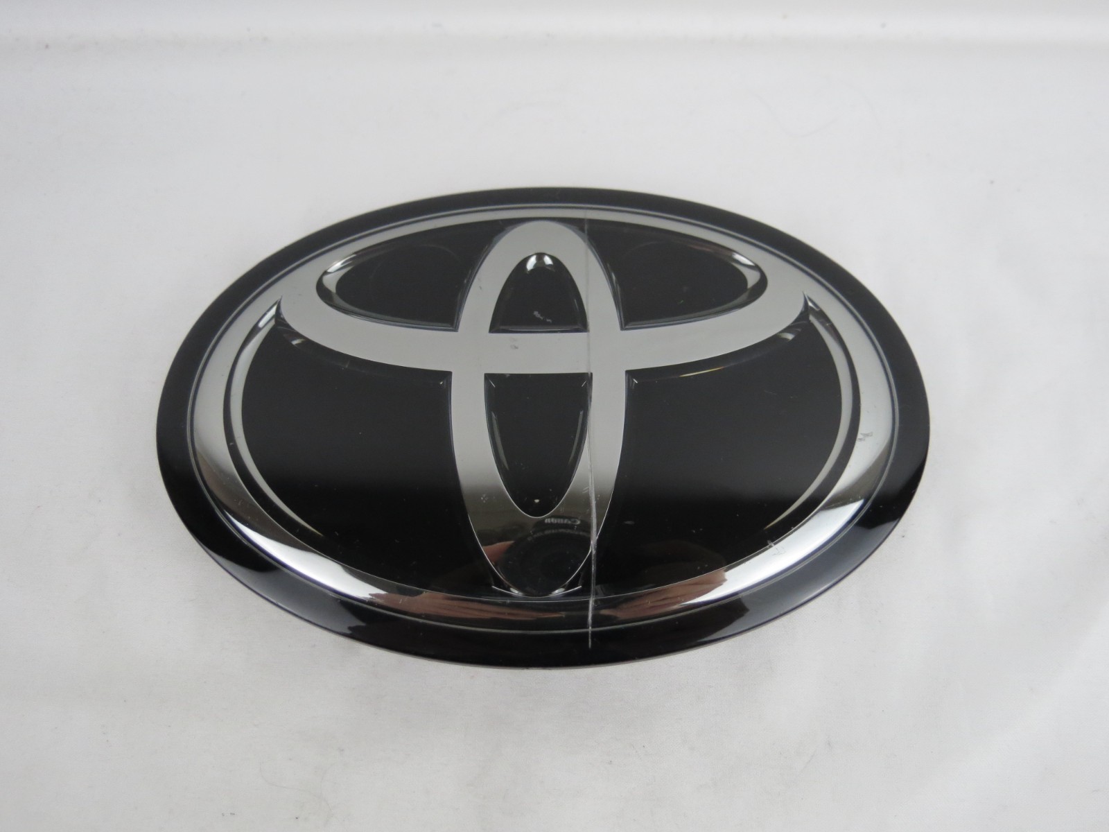 Genuine OEM! 2019-2022 Toyota Rav4 Front Grille Emblem Badge Symbol Logo