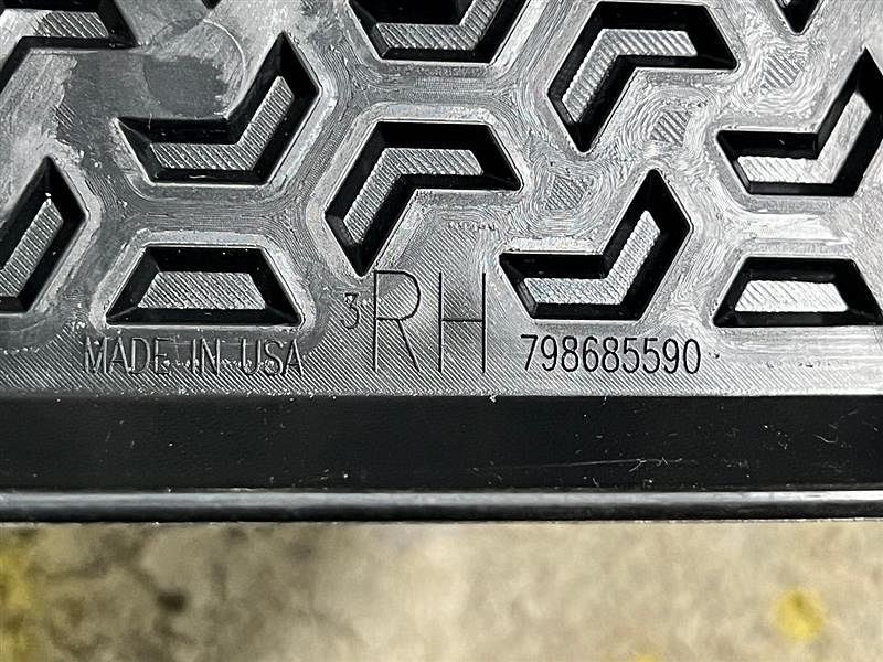 2024 Chevrolet Silverado 2500 Quarter Moulding 3097545