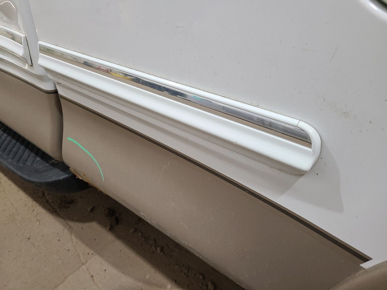 F150 1998 Quarter Moulding 663128