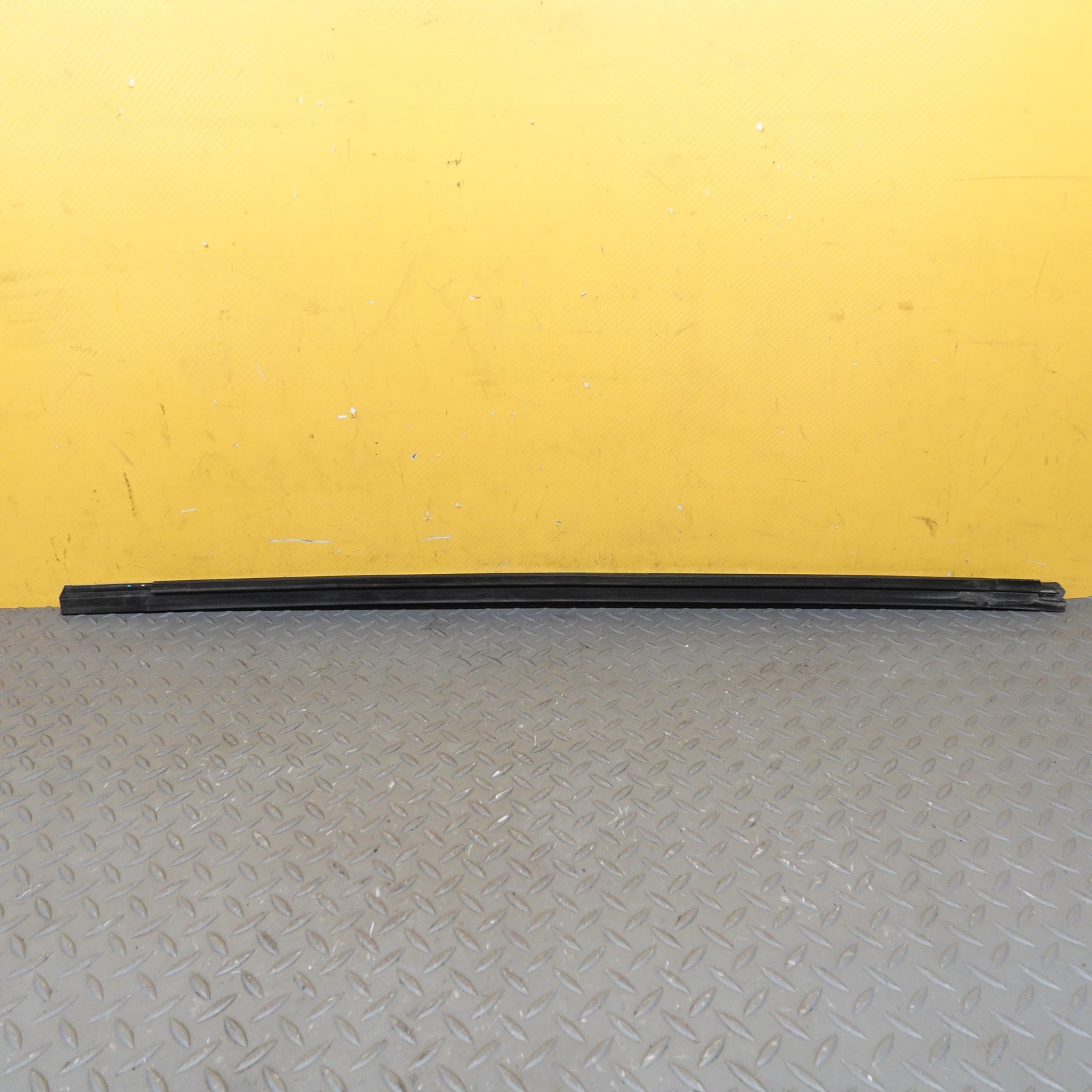 2016-2020 TESLA MODEL X FRONT RIGHT PASSENGER SIDE DOOR WINDOW BELT MOLDING OEM