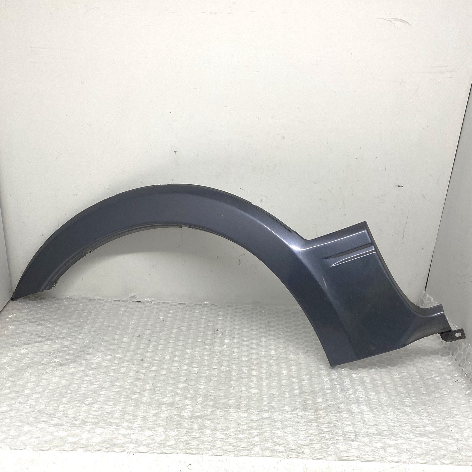 Front Left Overfender Moulding See Description for PAJERO SHOGUN V64W MK3 2.5T