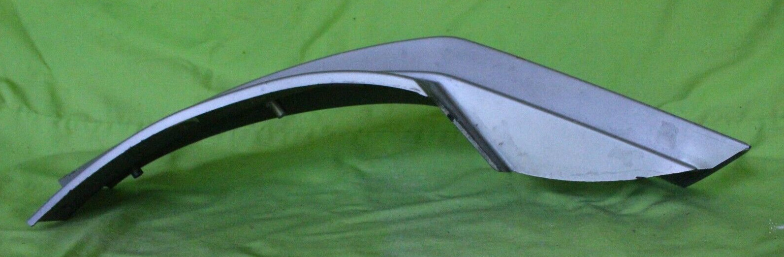 Nissan Maxima Rear RH Tail Light Upper Molding 949600-XX