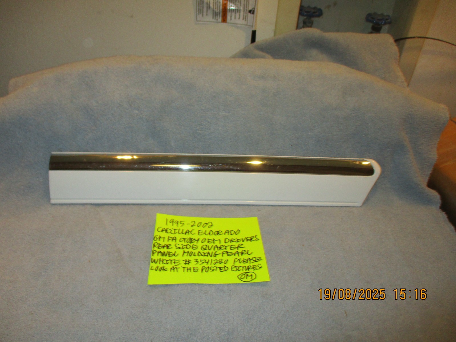 1995-2002 CADILLAC ELDORADO FACTORY GM DRIVER REAR QUARTER MOLDING PEARL WHITE