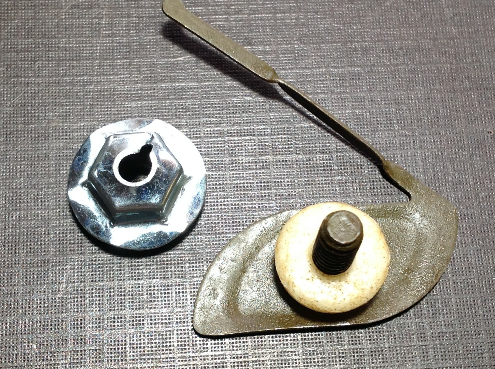 25 NORS quarter fender belt moulding clips sealer nuts 3/4″ – 1″Oldsmobile Chevy