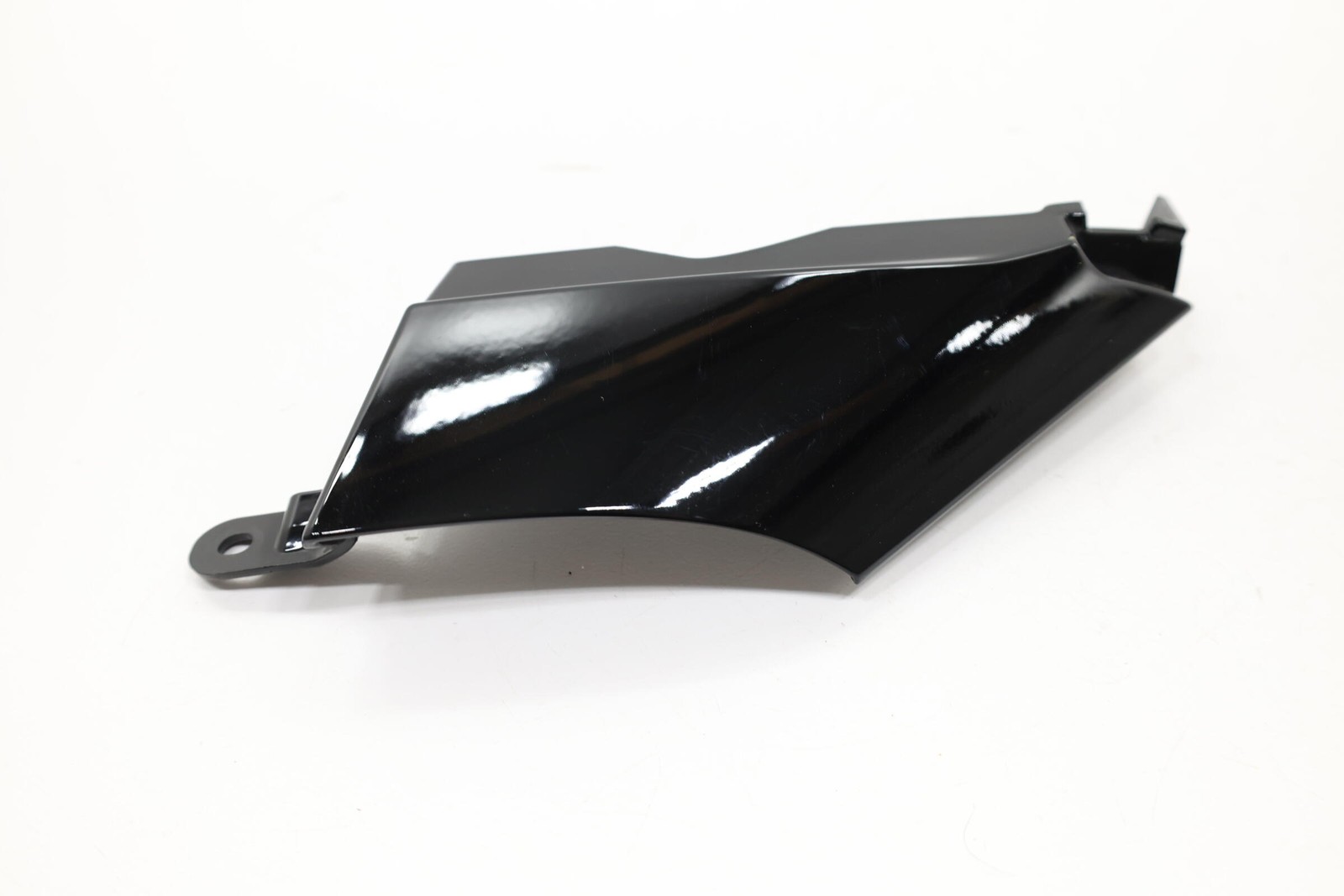 2023-2026 VINFAST VF 8 FRONT WINDSHIELD LEFT SIDE MOLDING COVER OEM BEX30006230