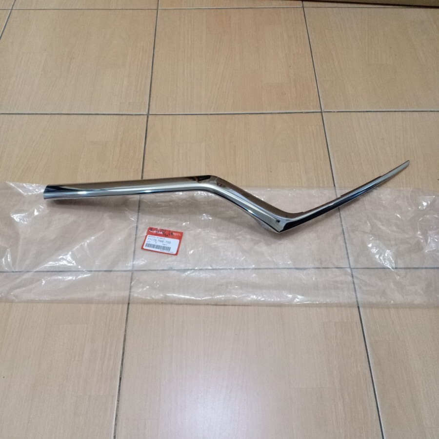 Genuine Chrome RIGHT Headlight Trim 2018-2020 Honda CR-V 71123-TME-T00 Thailand