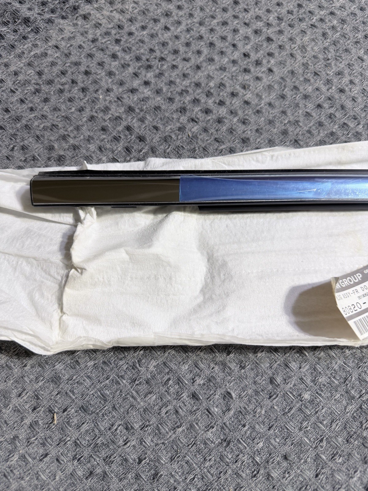2011 – 2020 INFINITI QX80 QX56 FRONT RIGHT SIDE DOOR WINDOW BELT MOLDING OEM NEW