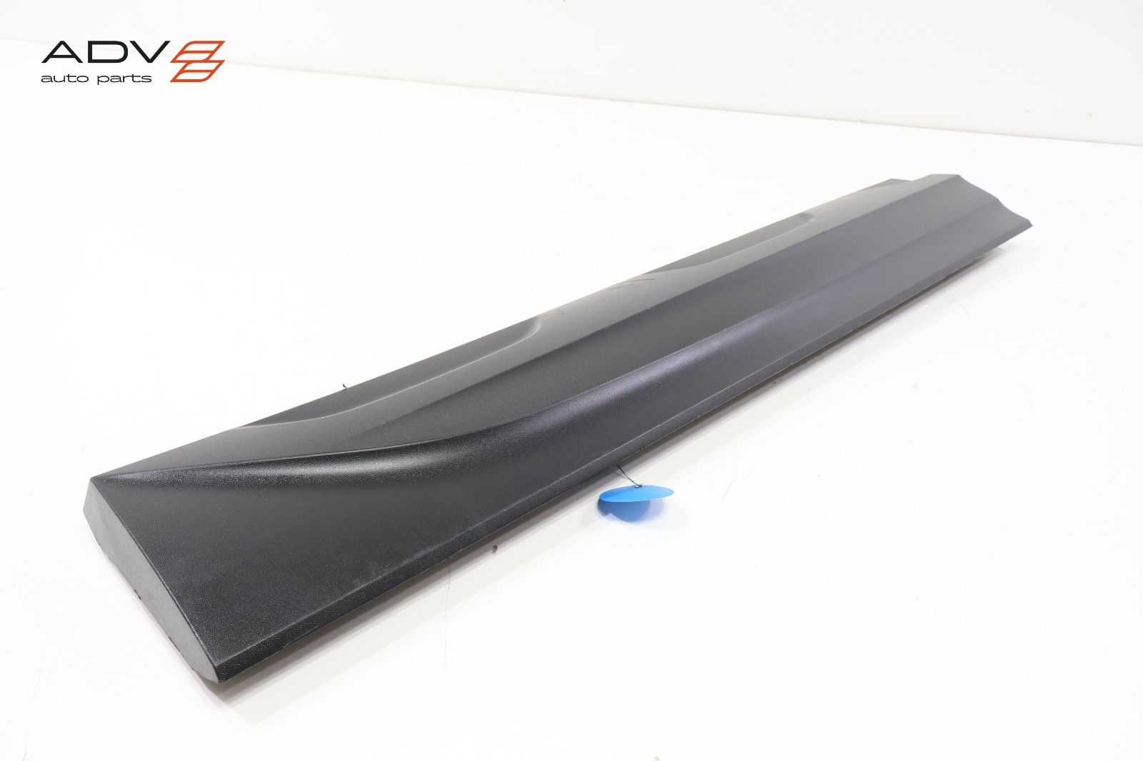 2022 – 2025 VOLKSWAGEN TAOS FRONT RIGHT SIDE DOOR LOWER MOLDING COVER OEM