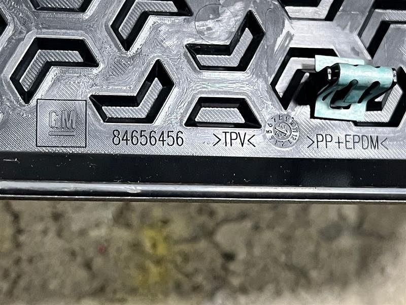 2024 Chevrolet Silverado 2500 Quarter Moulding 3097545