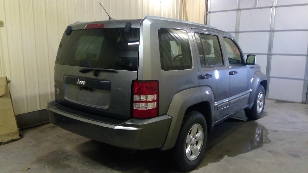 (LOCAL PICKUP ONLY) LIBERTY 2012 Rocker Panel Moulding 1737926