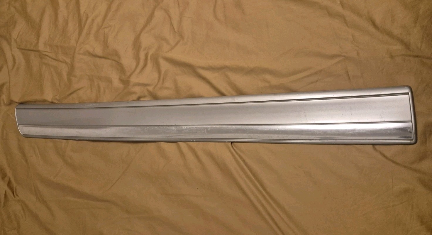 03-07 SILVERADO OEM Front Left Door Trim Rubber Body Side Molding SILVER BIRCH