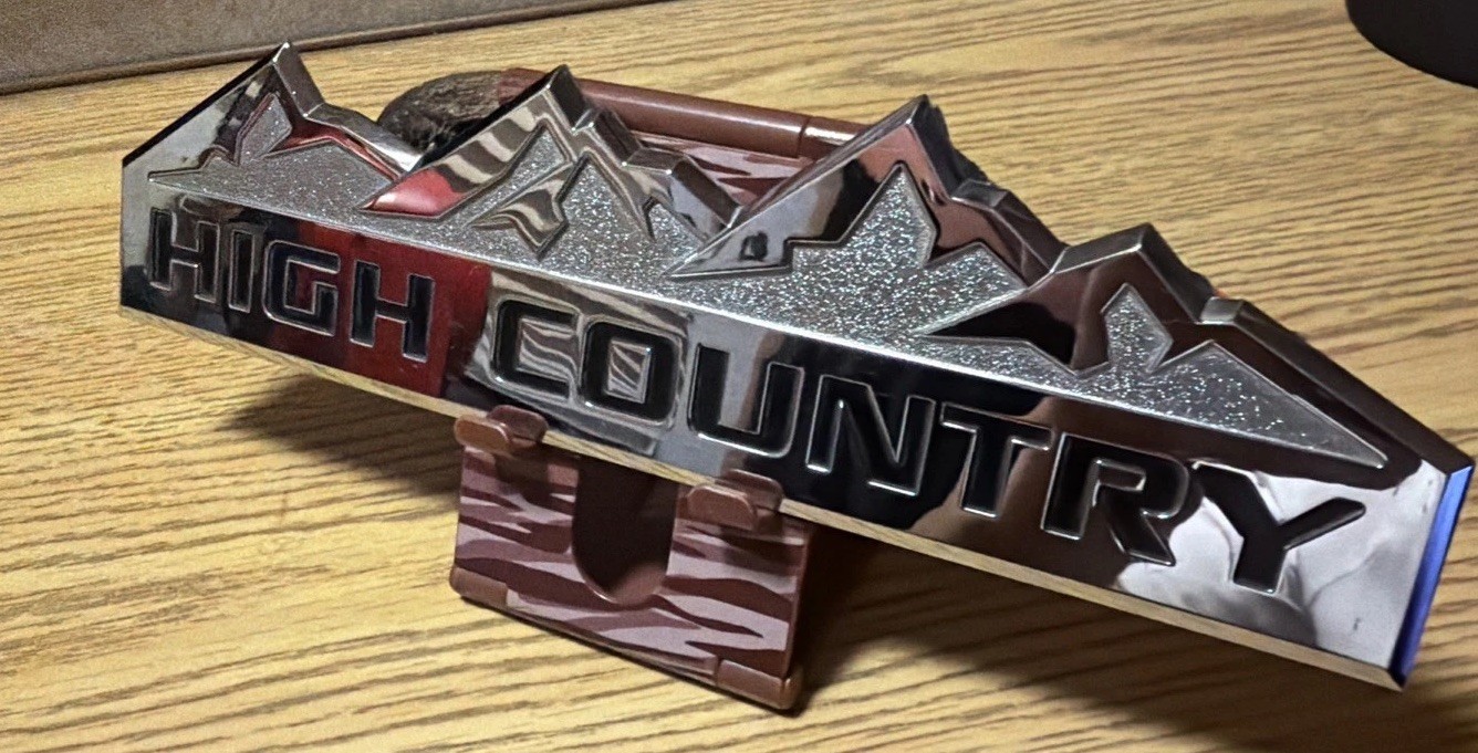 UsedOEM GM HIGH COUNTRY Fender & Tailgate Badge 22813987 Chevy Silverado 2014-18