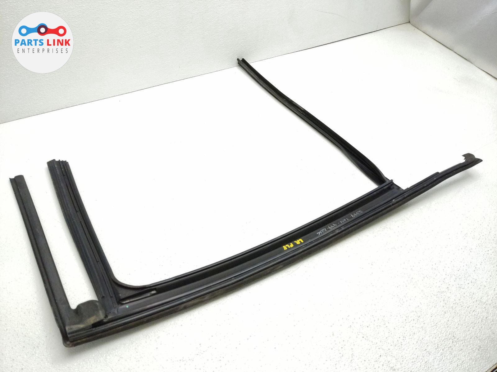 2022-24 RIVIAN R1S REAR LEFT DOOR SEAL TRIM WINDOW MOLDING APPLIQUE COVER STRIP