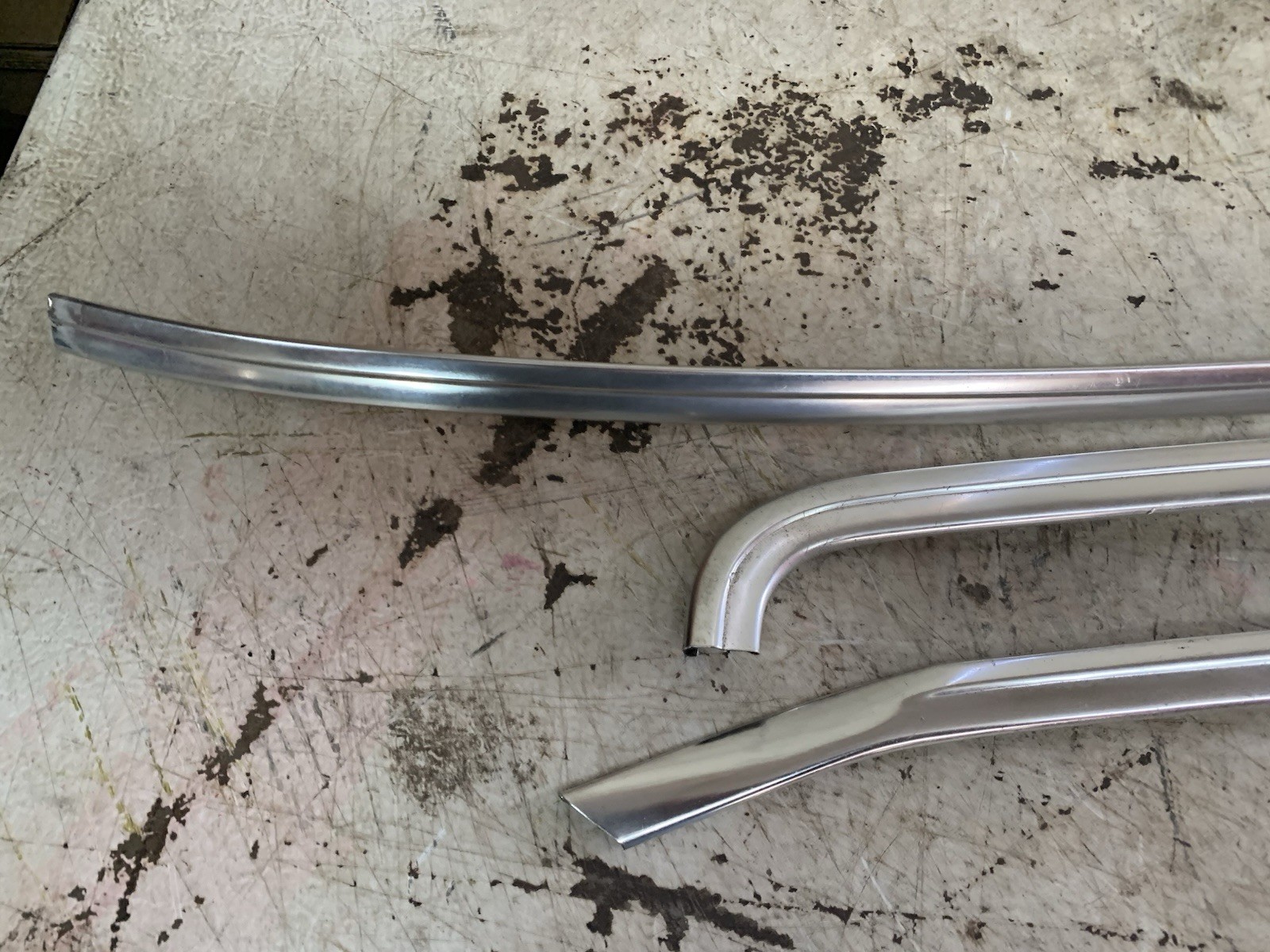 1973 CUTLASS OTHER 73-77 GM A-BODY OEM WINDSHIELD TRIM MOLDING