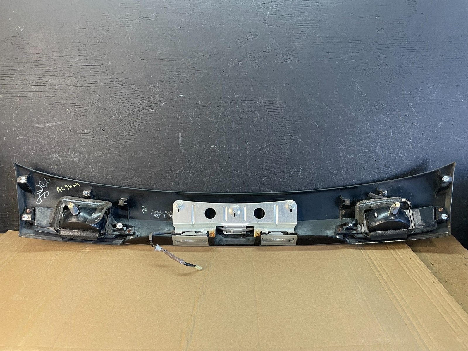 2005-2009 Subaru Legacy Outback Tail Lift Gate Trunk Finish Molding ac9669 DG