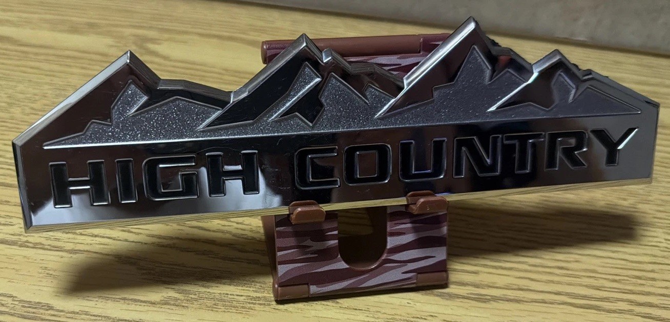 UsedOEM GM HIGH COUNTRY Fender & Tailgate Badge 22813987 Chevy Silverado 2014-18