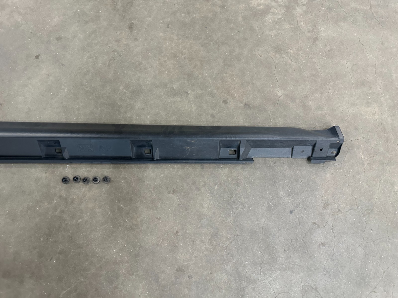 13-17 SUBARU CROSSTREK RIGHT LOWER SKIRT SIDE ROCKER PANEL MOLDING, OEM LOT3670