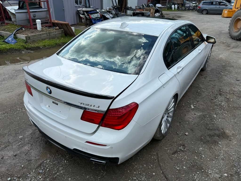 2009-2012 BMW 750i Right Passenger Side Rocker Moulding White